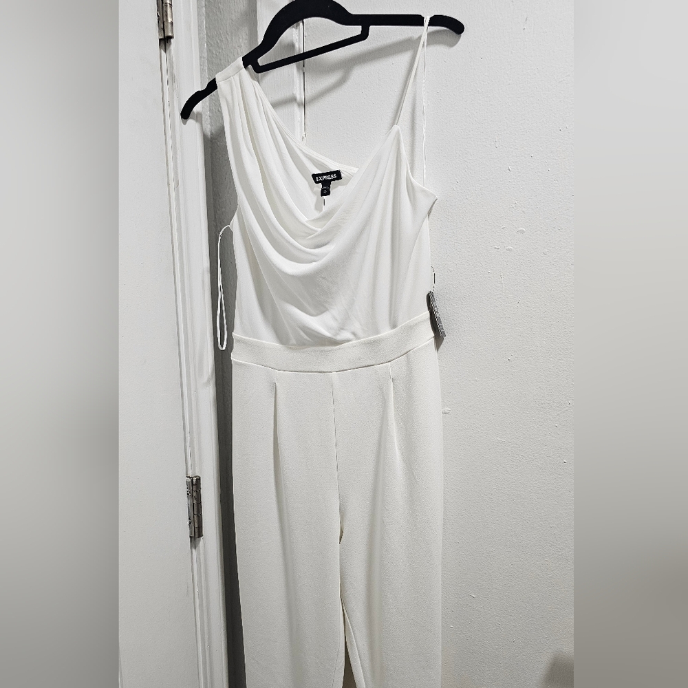 White Sleeveless Dress